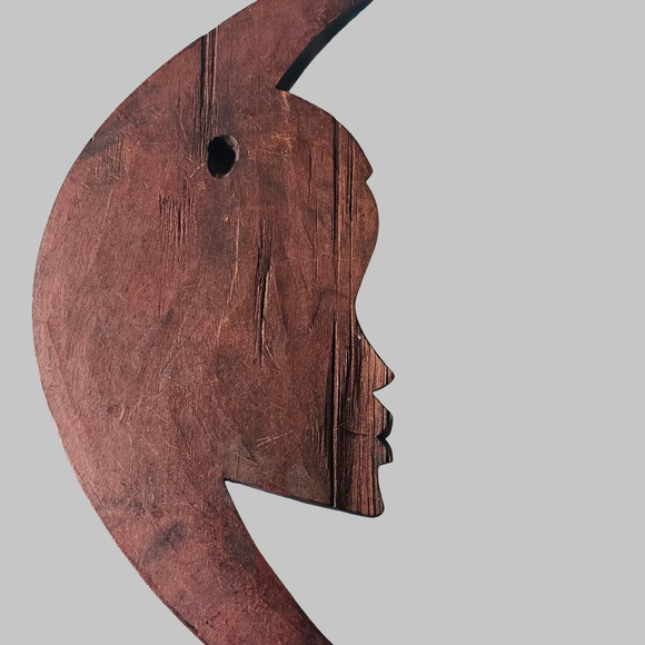 Elegant Brown Wooden Sculpturehand-carved vintage wall sculpture - Picture 8 of 12